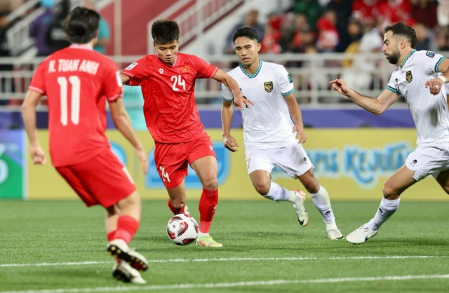 Huấn luyện viên Troussier đã bị Huấn luyện viên Shin Tae Yong 'bắt bài'