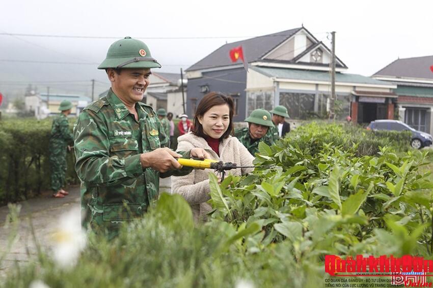 Cùng “dệt” màu xanh ở vùng biên Hà Tĩnh