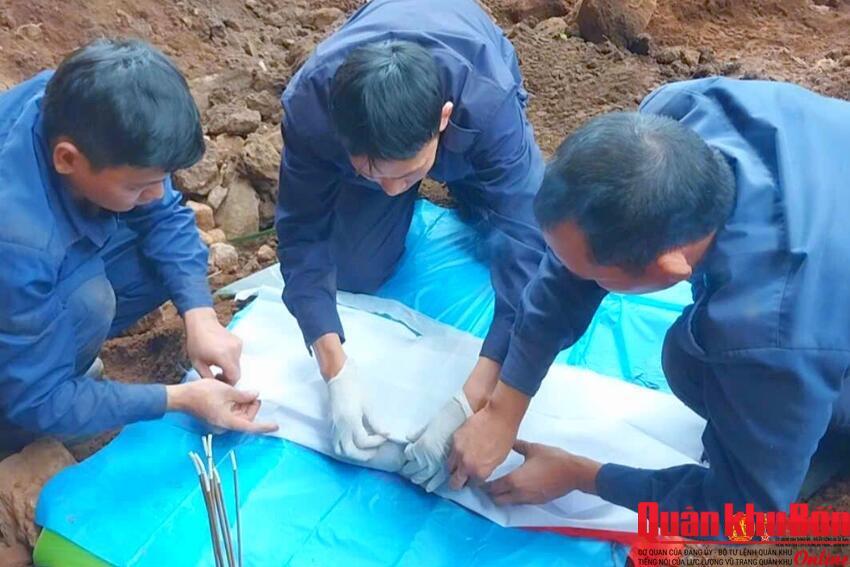 Đội Quy tập Bộ Chỉ huy Quân sự tỉnh Nghệ  An tìm kiếm và quy tập 9 hài cốt liệt sĩ hy sinh tại Lào.