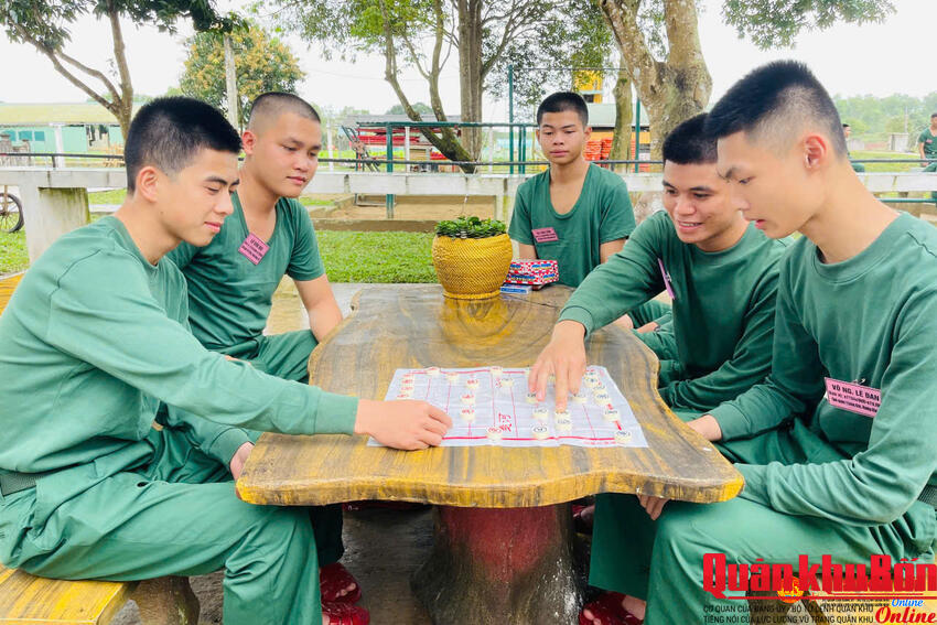 Chiến sĩ mới Sư đoàn 968, Quân khu 4: Nhiều hoạt động bổ ích trong ngày Chủ nhật đầu tiên ở quân ngũ