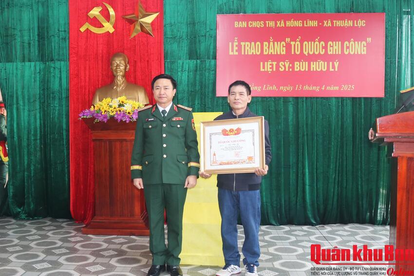 Trao Bằng “Tổ quốc ghi công” cho các liệt sĩ