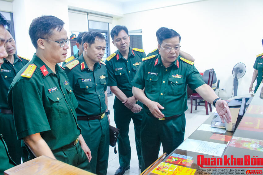 Bộ Quốc phòng kiểm tra công tác cải cách hành chính, chuyển đổi số tại Quân khu 4