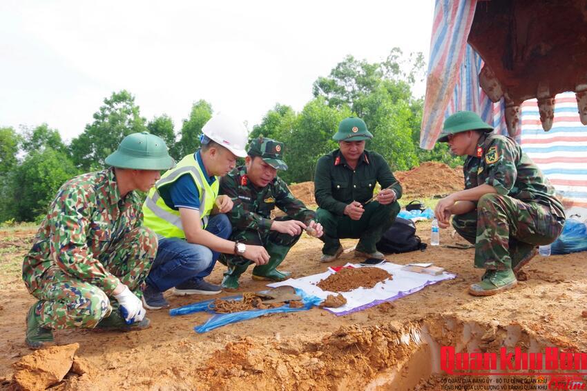 Đoàn Kinh tế - Quốc phòng 337: Quy tập được hài cốt liệt sĩ cùng bình đựng nước có khắc tên