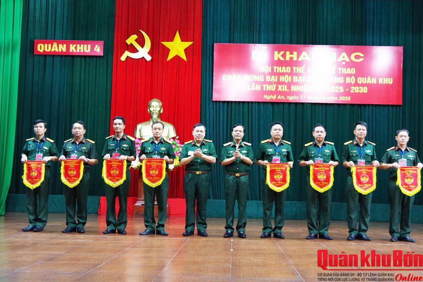 Khai mạc Hội thao Thể dục thể thao Quân khu 4