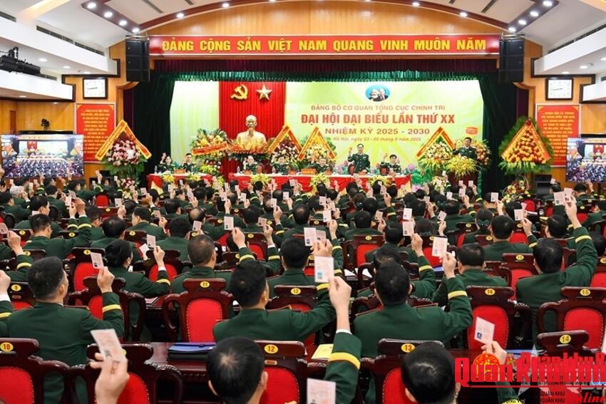 Đột phá về tổ chức, biên chế, xây dựng chính quy, chấp hành pháp luật, kỷ luật trong Quân đội