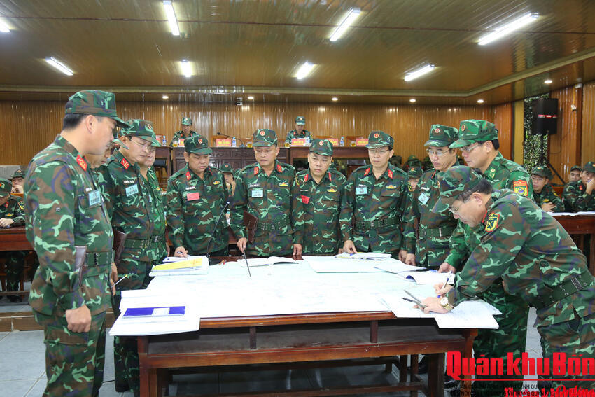 Bộ Chỉ huy Quân sự tỉnh Hà Tĩnh diễn tập Chỉ huy tham mưu 1 bên 2 cấp trên bản đồ và thực địa năm 2025