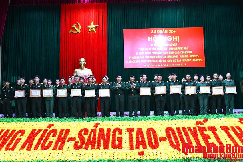 Sư đoàn 324 sơ kết đợt thi đua cao điểm “Phất cao cờ hồng tháng Tám - Thi đua giành 3 nhất”