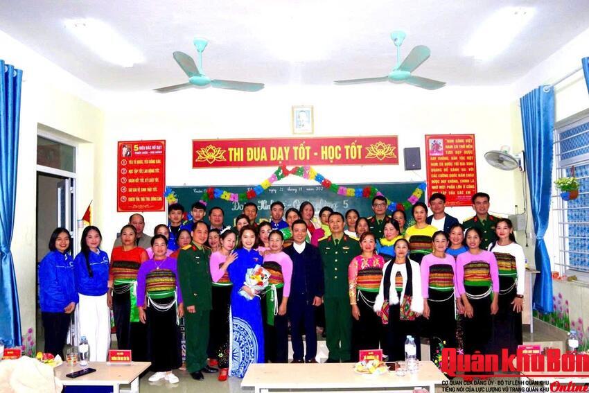 Đoàn Kinh tế - Quốc phòng 5 hoàn thành lớp học xóa mù chữ cho Nhân dân