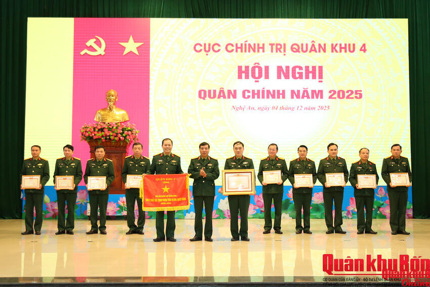 Cục Chính trị Quân khu 4 phấn đấu đi đầu trong thực hiện Phòng họp không giấy