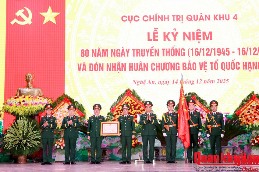 Cục Chính trị Quân khu 4: Kỷ niệm 80 năm Ngày truyền thống và đón nhận Huân chương Bảo vệ Tổ quốc hạng Nhất