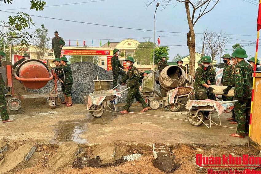 Thắm tình quân dân ở Văn Kiều