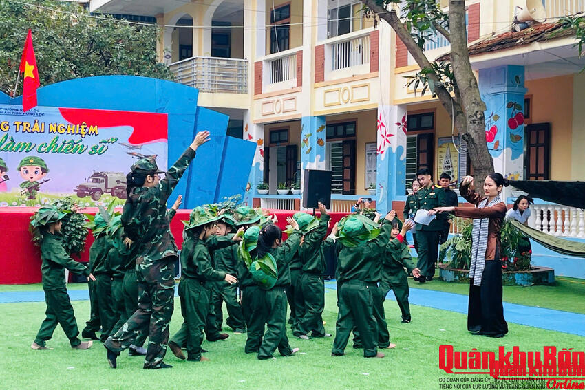 “Chúng cháu tập làm chiến sỹ” tại Kho K55