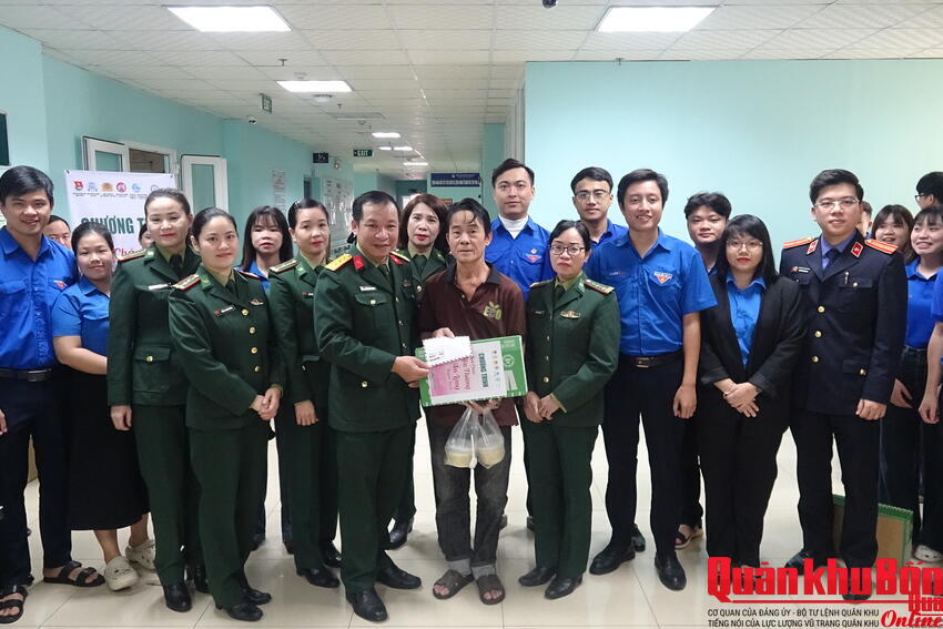 Bộ Chỉ huy Quân sự thành phố Huế tổ chức chương trình “Bát cháo yêu thương - ấm lòng người bệnh”