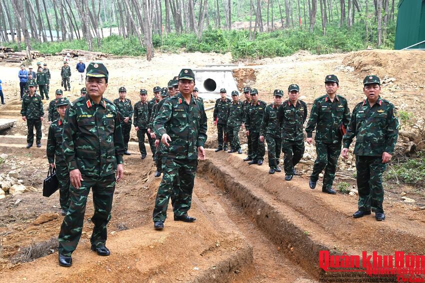 Bộ Tư lệnh Quân khu 4: Kiểm tra xây dựng thao trường huấn luyện, diễn tập