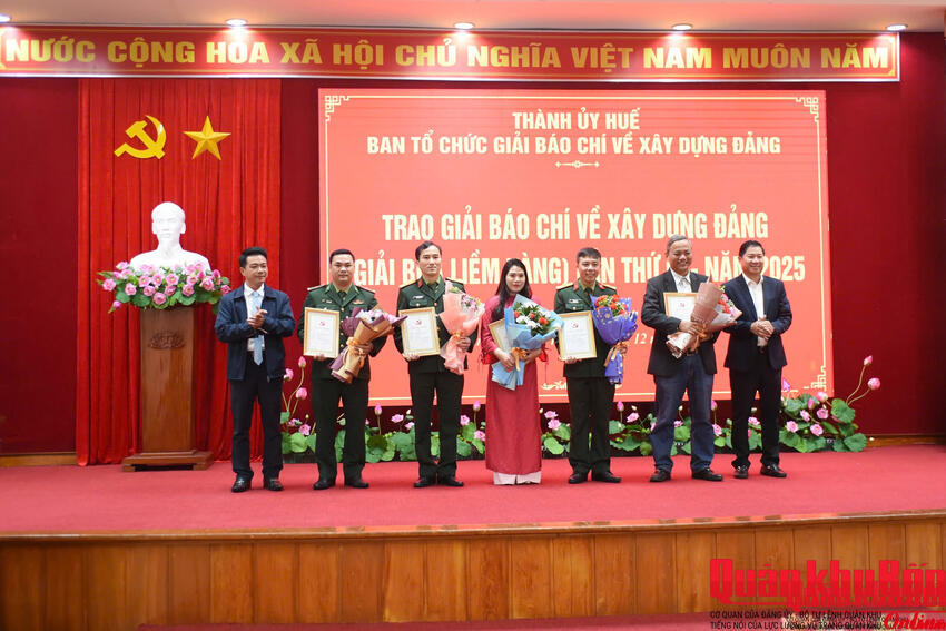 Báo Quân khu 4 đạt giải C – Giải Búa liềm vàng thành phố Huế năm 2025