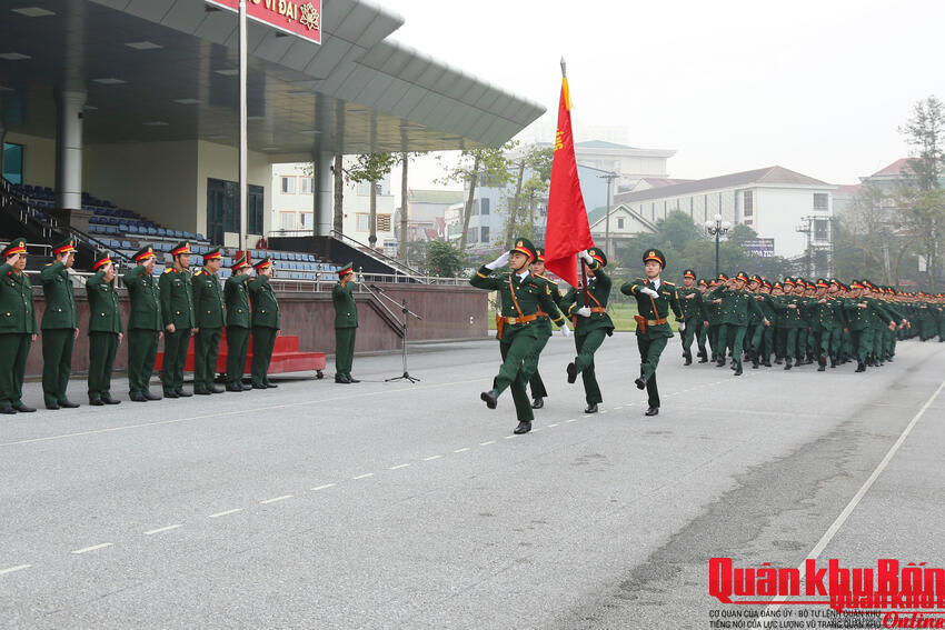 Quân khu 4 chào cờ đầu năm 2026