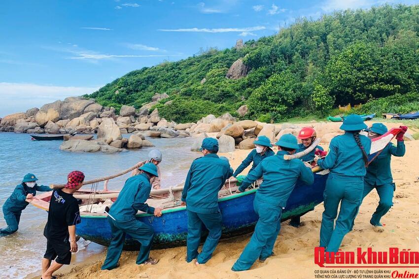 Trợ cấp ngày công lao động của dân quân thường trực không thấp hơn 327.600 đồng