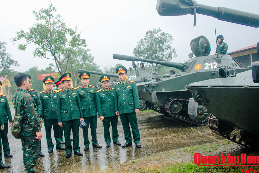 Bộ Chỉ huy Quân sự thành phố Huế sẵn sàng chiến đấu cao trong dịp Đại hội đại biểu toàn quốc lần thứ XIV