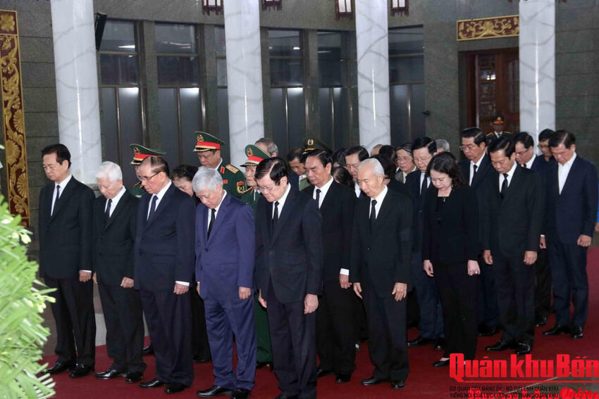 Lãnh đạo, nguyên lãnh đạo Đảng, Nhà nước viếng Đại tướng Lê Văn Dũng