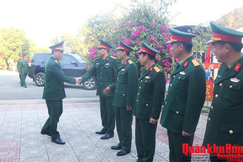 Thiếu tướng Hoàng Duy Chiến, Phó Tư lệnh Quân khu 4 kiểm tra công tác sẵn sàng chiến đấu và chúc Tết Đoàn Kinh tế -Quốc phòng 5 cùng các đồn Biên phòng trên địa bàn