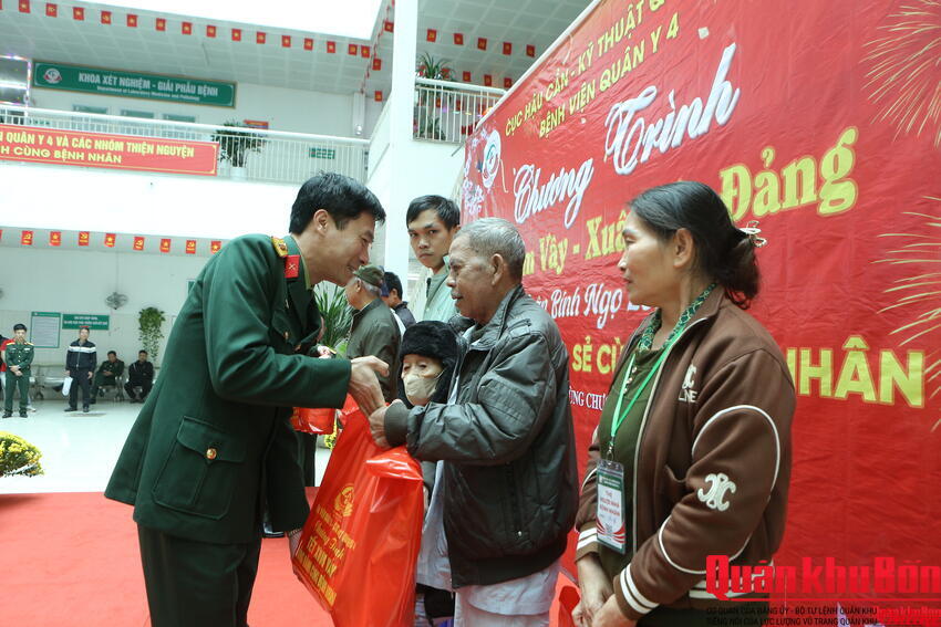 Bệnh viện Quân y 4 tổ chức chương trình “Tết sum vầy – Xuân ơn Đảng” đồng hành cùng bệnh nhân