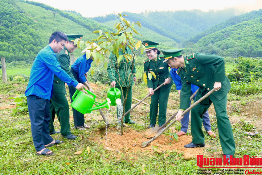 Bộ đội Biên phòng tỉnh Nghệ An trồng hơn 14.000 cây xanh tại khu vực biên giới, ven biển