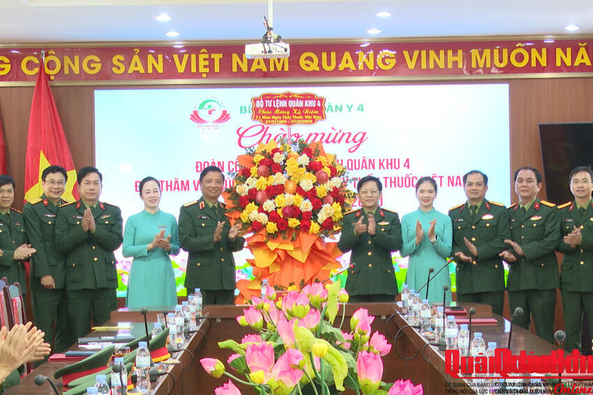 Trung tướng Hà Thọ Bình chúc mừng Ngày Thầy thuốc Việt Nam tại Bệnh viện Quân y 4.