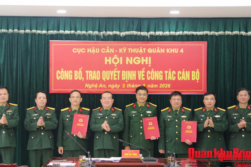 Cục Hậu cần – Kỹ thuật Quân khu 4 công bố, trao quyết định công tác cán bộ năm 2026