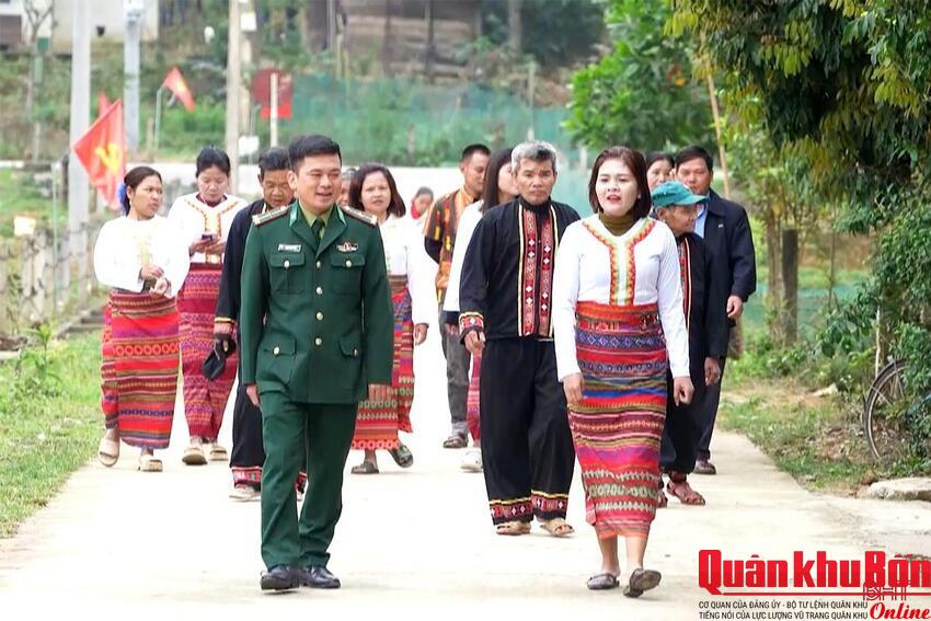 Phát huy vai trò trưởng bản, người có uy tín trong công tác bầu cử ở vùng biên Hà Tĩnh
