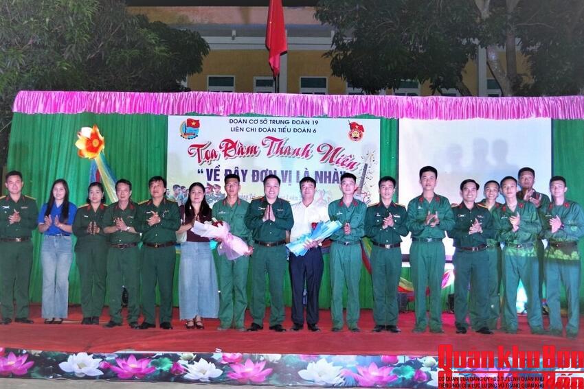 Đoàn cơ sở Trung đoàn 19, Sư đoàn 968 tọa đàm chiến sĩ mới