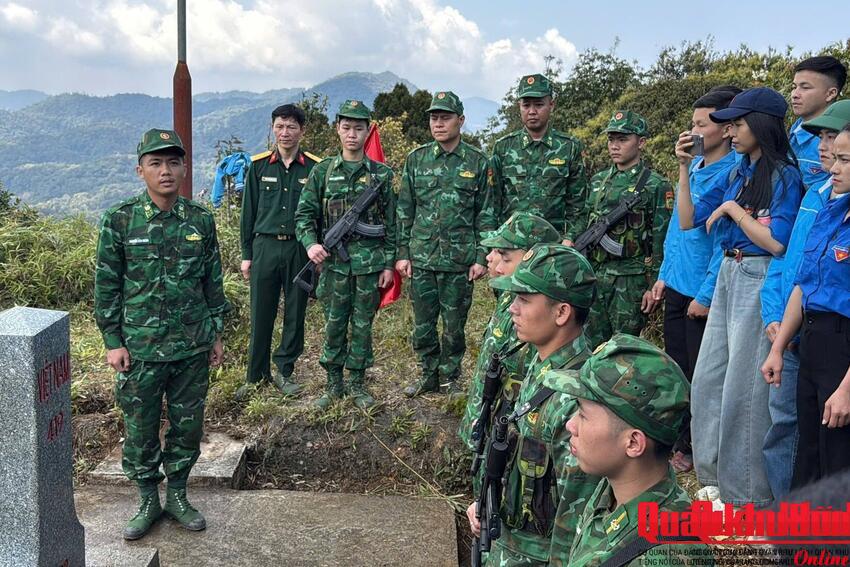 Đoàn Kinh tế - Quốc phòng 4 (Quân khu 4), phối hợp tổ chức chương trình "Hành trình biên cương Tổ quốc tôi".