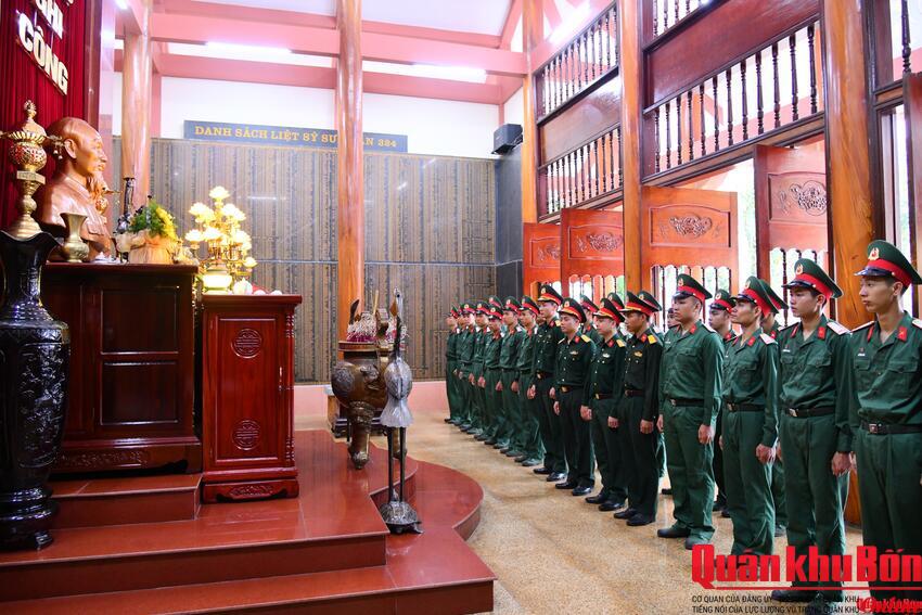 Tiếp lửa cho chiến sĩ mới về truyền thống Sư đoàn 324