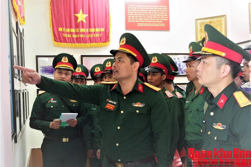 “Tiếp lửa” truyền thống cho chiến sĩ mới