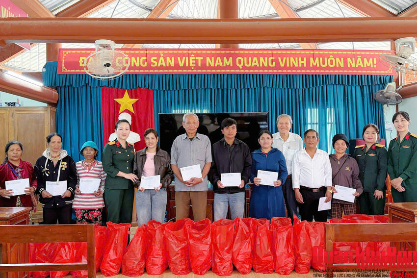 Thăm, hỗ trợ các nạn nhân chất độc/dioxin