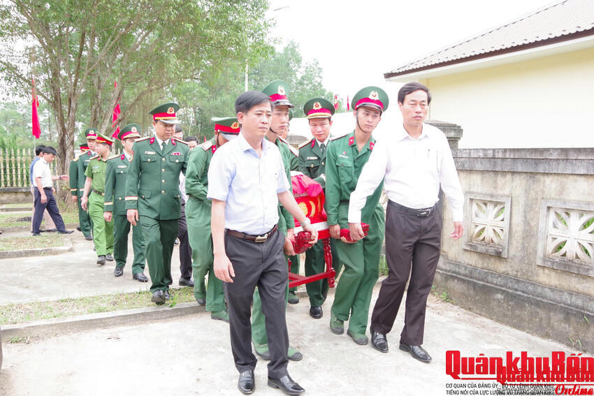 Sư đoàn 968 phối hợp truy điệu và an táng hài cốt liệt sĩ