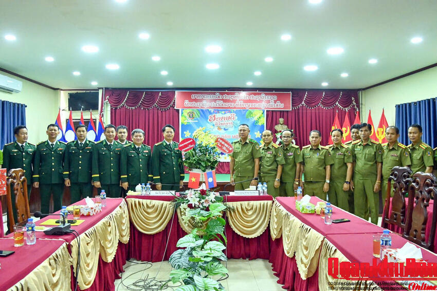 Bộ đội Biên phòng thành phố Huế thăm, chúc Tết cổ truyền Bunpimay