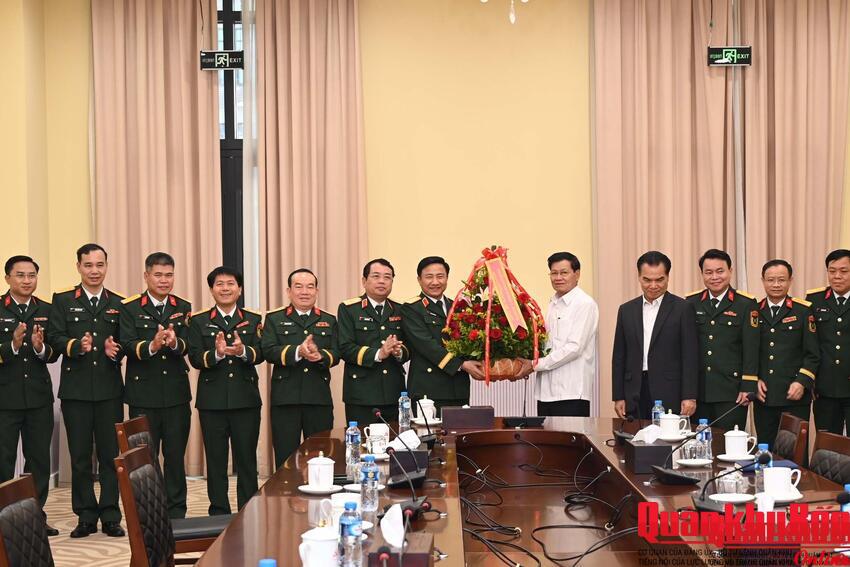 Quân khu 4 chúc Tết Tổng Bí thư, Chủ tịch nước Cộng hòa Dân chủ nhân dân Lào