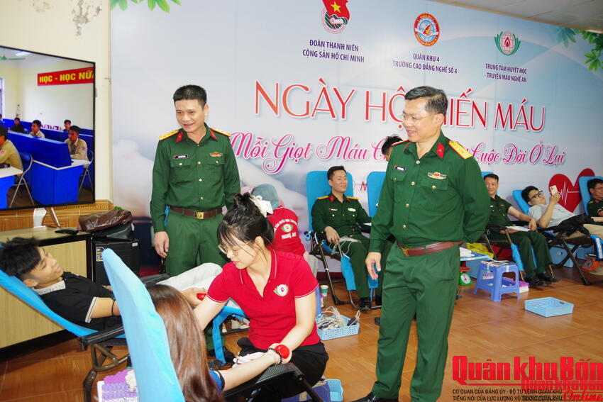 Trường Cao đẳng Nghề số 4 tích cực tham gia hiến máu tình nguyện.