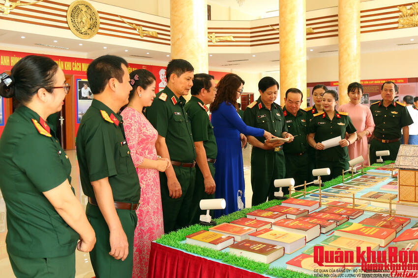 Quân khu 4 mít tinh chào mừng Ngày Sách và Văn hóa đọc Việt Nam lần thứ 5 năm 2026