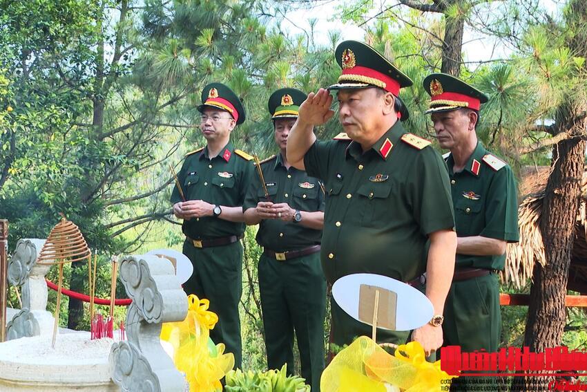 Quân ủy Trung ương, Bộ Quốc phòng dâng hương viếng Đại tướng Võ Nguyên Giáp