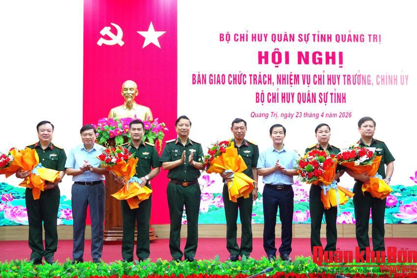 Bàn giao chức trách, nhiệm vụ Chỉ huy trưởng, Chính ủy Bộ Chỉ huy Quân sự tỉnh Quảng Trị