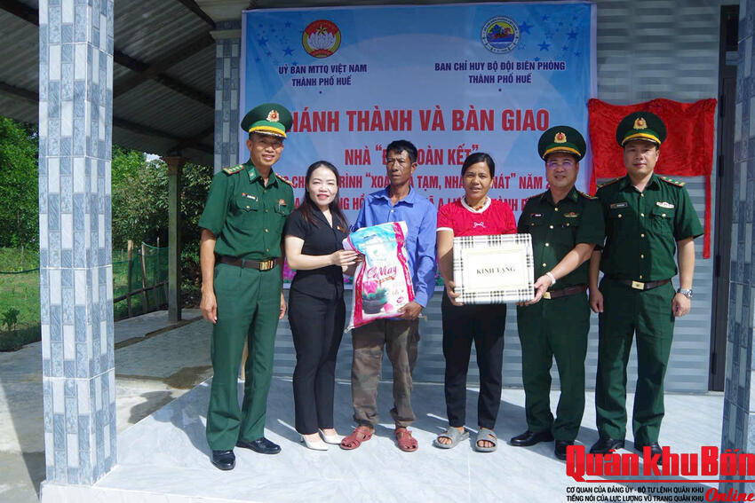 Nữ cán bộ mặt trận tận tụy với cơ sở