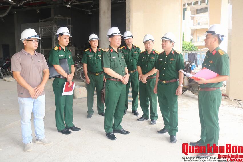 Thiếu tướng Hoàng Duy Chiến kiểm tra công trình xây dựng tại các đơn vị thuộc Cục Chính trị