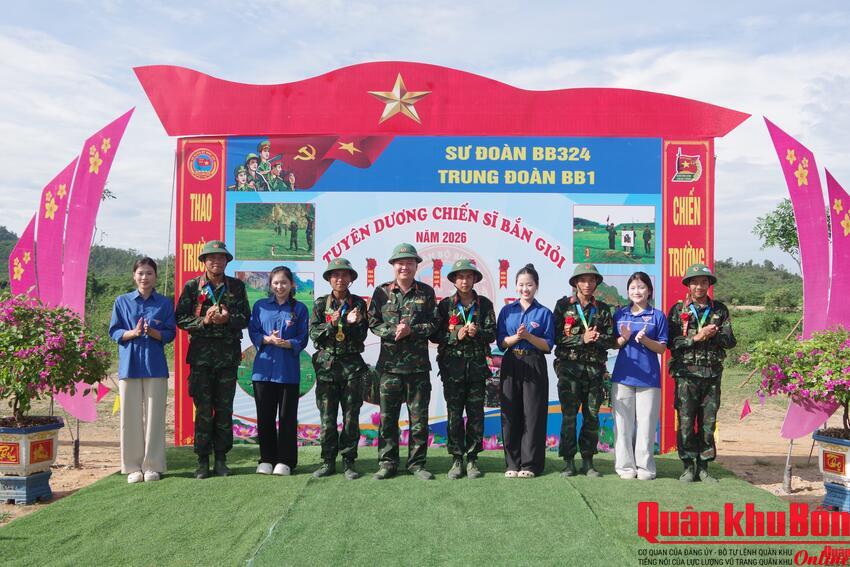 Sư đoàn 324 (Quân khu 4) hoàn thành kiểm tra “3 tiếng nổ” cho chiến sĩ mới năm 2026