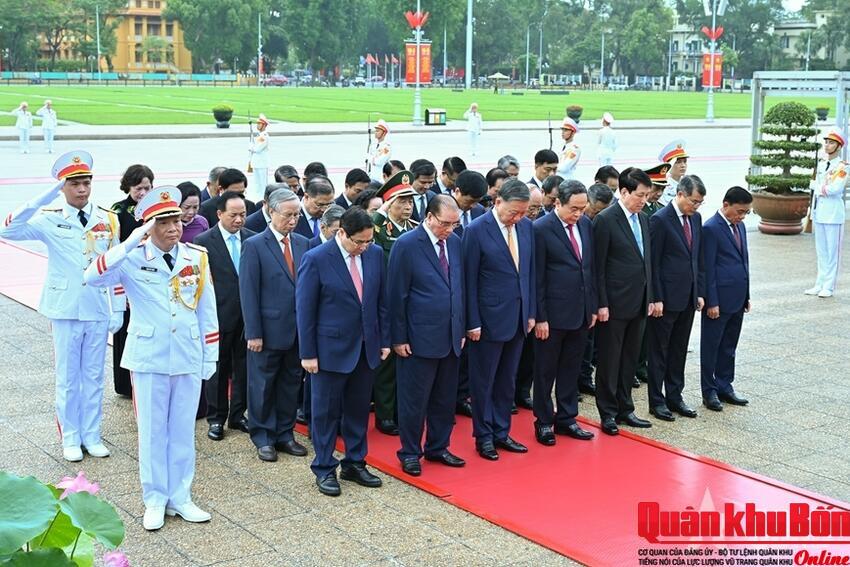 Lãnh đạo Đảng, Nhà nước vào Lăng viếng Chủ tịch Hồ Chí Minh và tưởng niệm các Anh hùng liệt sĩ