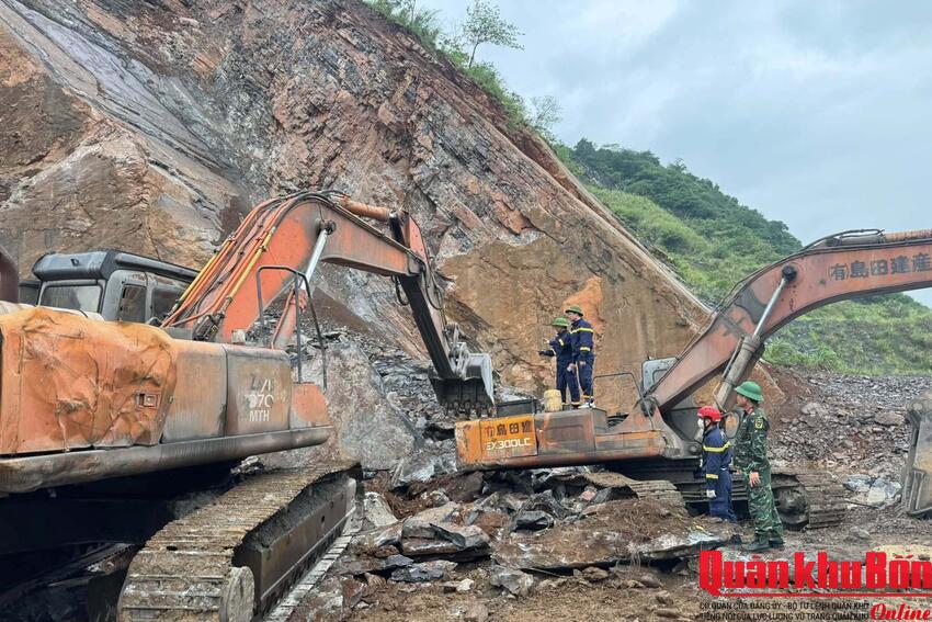 Bộ Chỉ huy Quân sự tỉnh Thanh Hóa: Tham gia cứu nạn  sạt lở mỏ đá