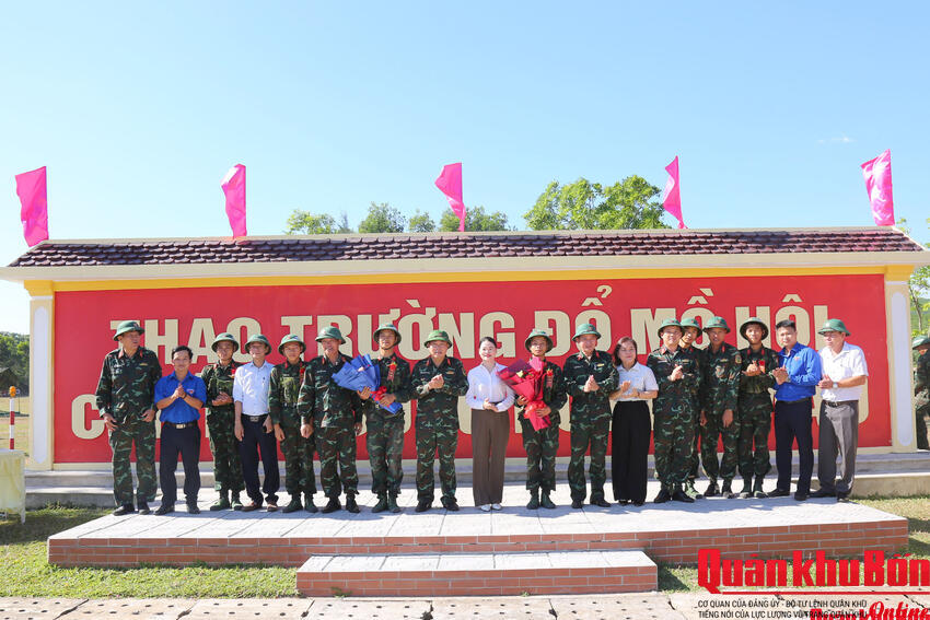 Quân khu 4: Kiểm tra chiến sĩ mới thực hành “3 tiếng nổ” tại Sư đoàn 968