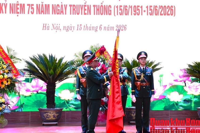 Học viện Hậu cần đón nhận Huân chương Bảo vệ Tổ quốc hạng Nhất