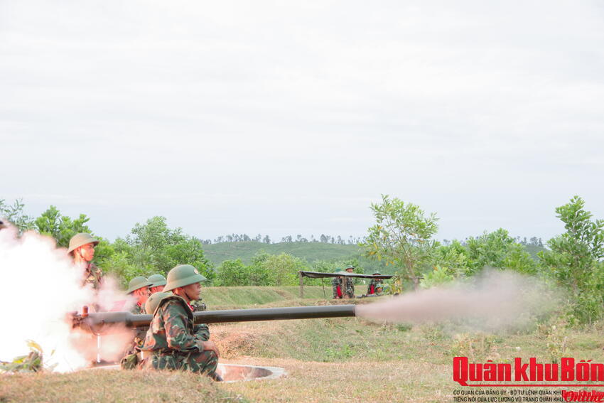 Sư đoàn 324 (Quân khu 4) kiểm tra kết quả huấn luyện bắn đạn thật
