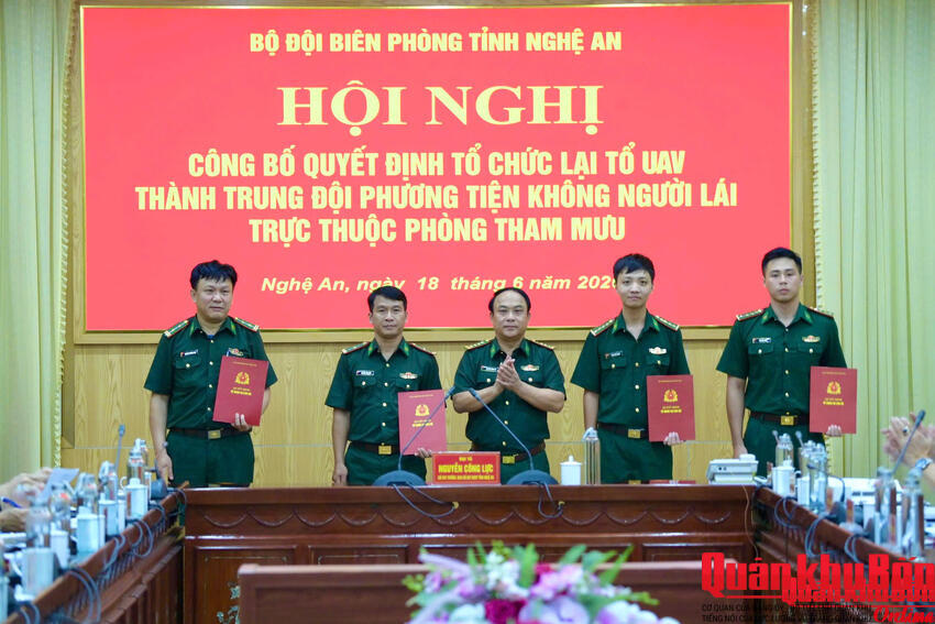 Bộ đội Biên phòng Nghệ An công bố quyết định thành lập Trung đội phương tiện không người lái